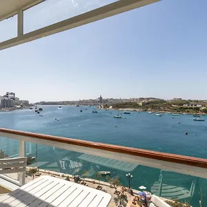 Stunning - Seafront 3-bedroom 6th Floor Apartment